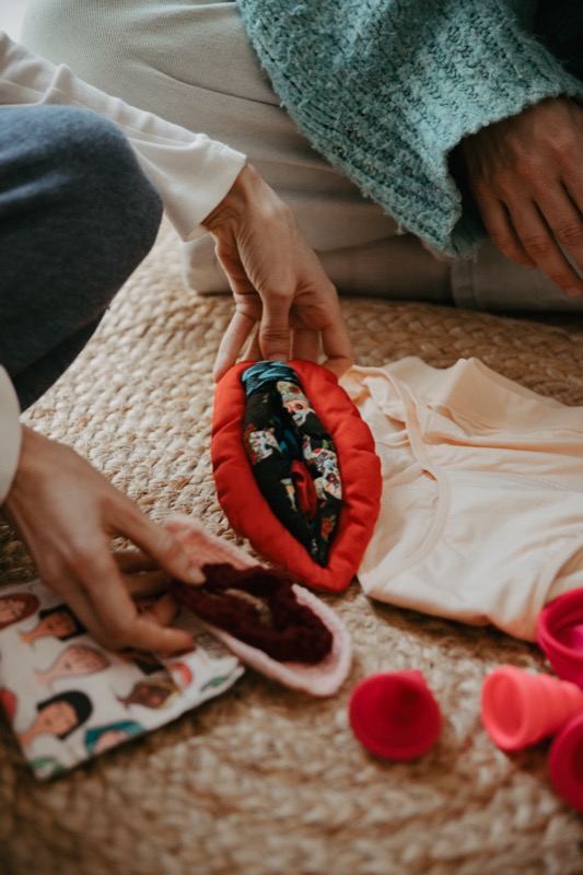 Strumento didattico artigianale per l'educazione alla salute intima